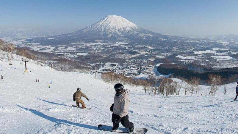 Snowboarding Lessons in Niseko